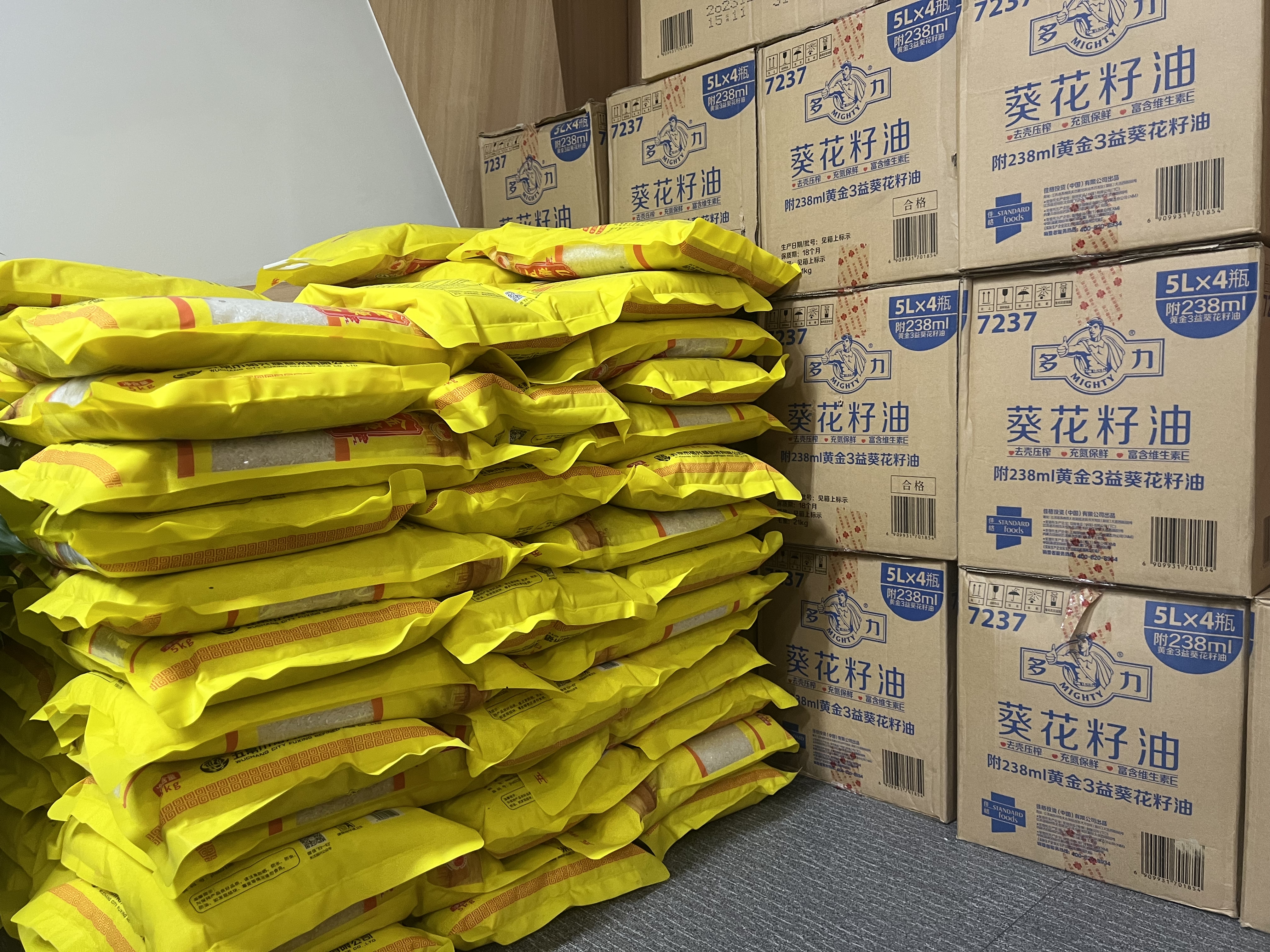 新春送温暖 耀世娱乐文创集团工会发放春节福利