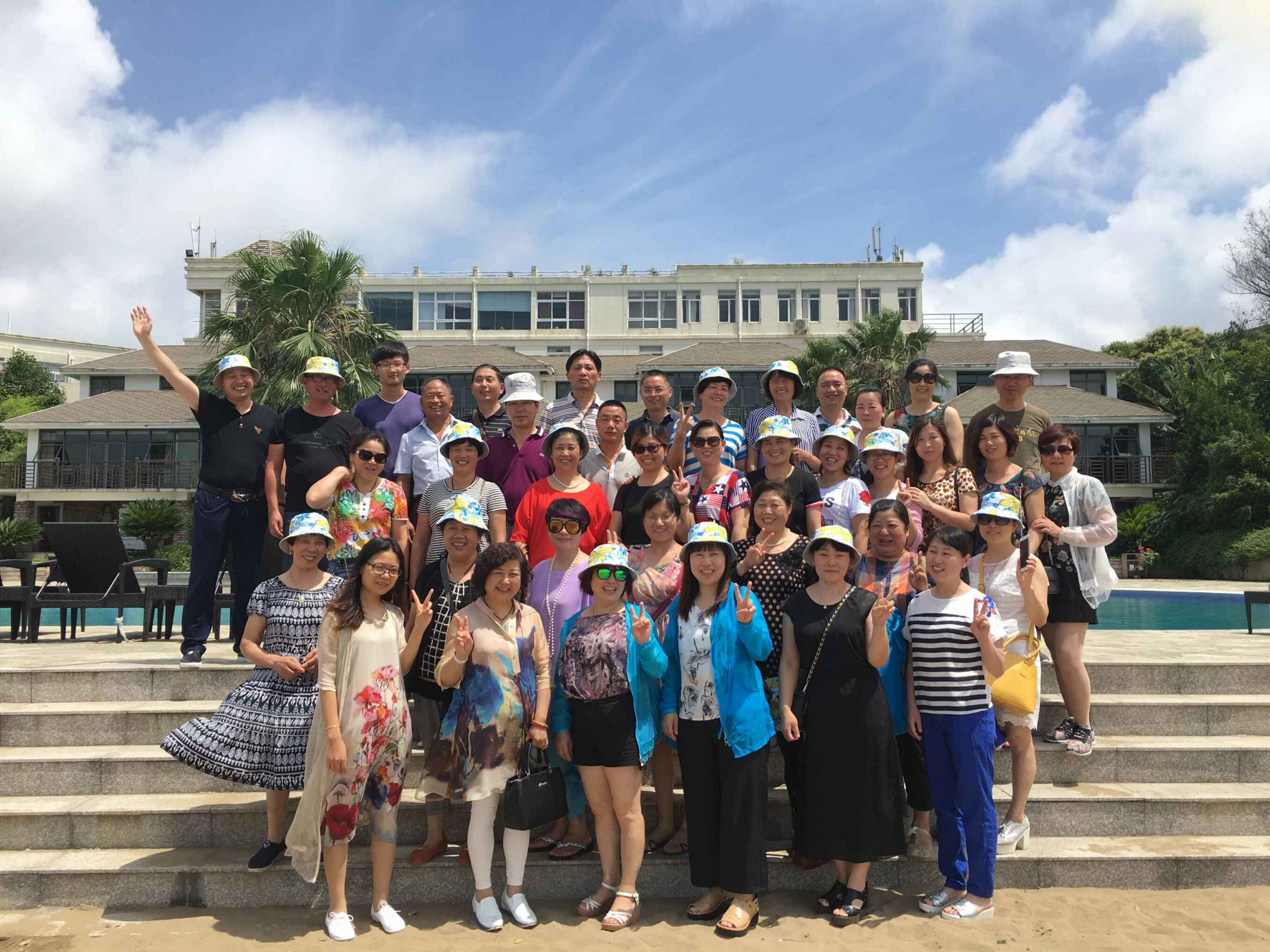 耀世娱乐市场2016年商户旅游圆满画上句号