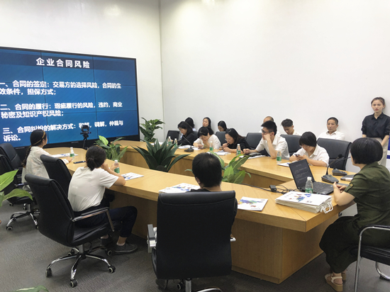 耀世娱乐文创集团积极开展“讲座进园区”活动