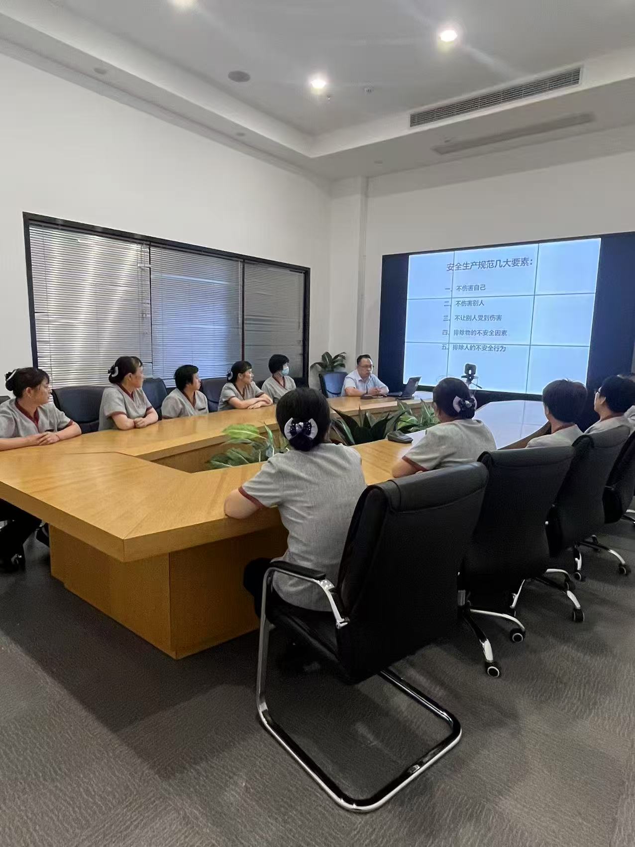 人人讲安全，，，，，，，，个个会应急——耀世娱乐文创集团扎实开展“安全生产月”系列活动