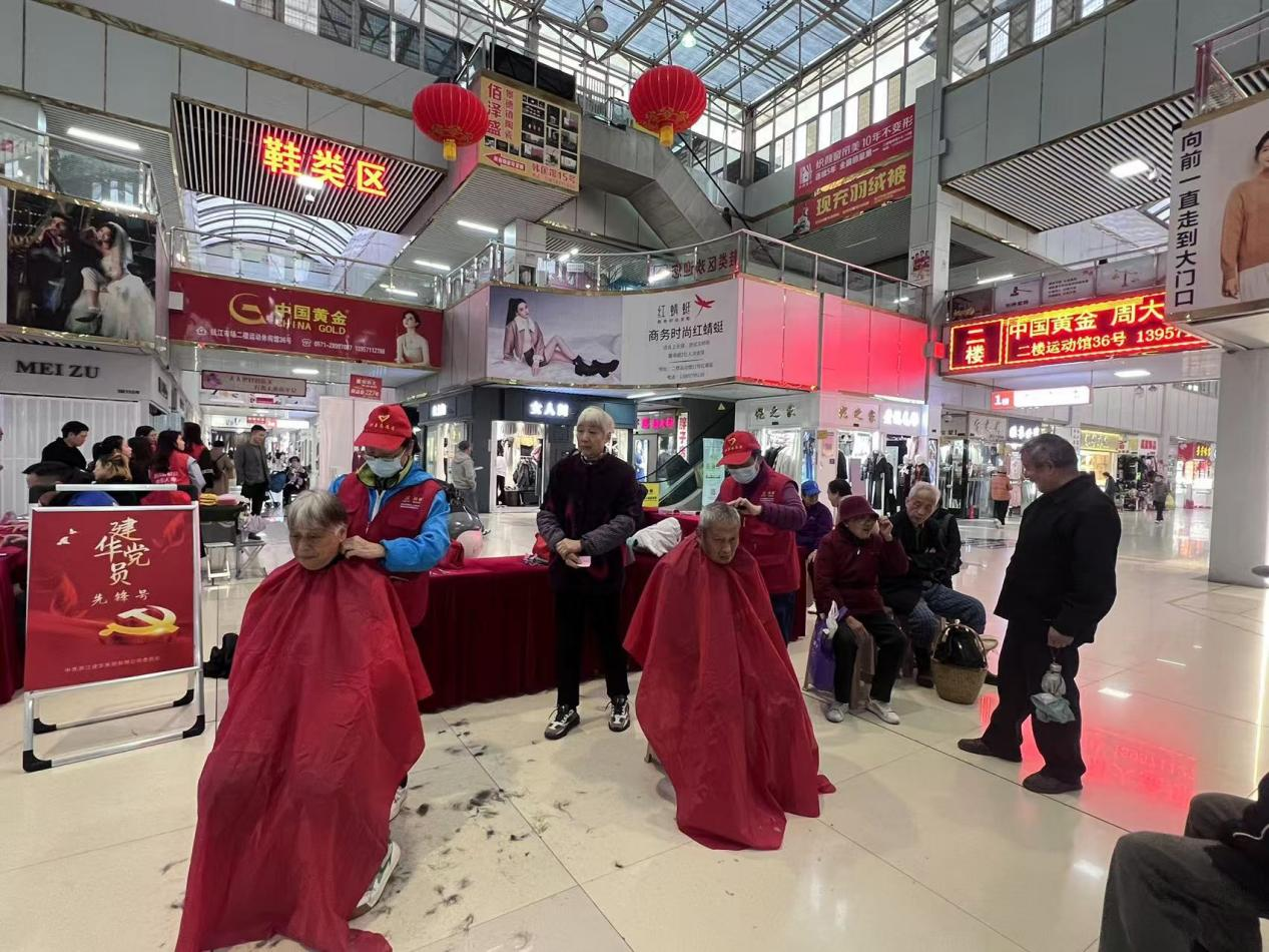 公益不打烊，，，，，，情暖每月时光