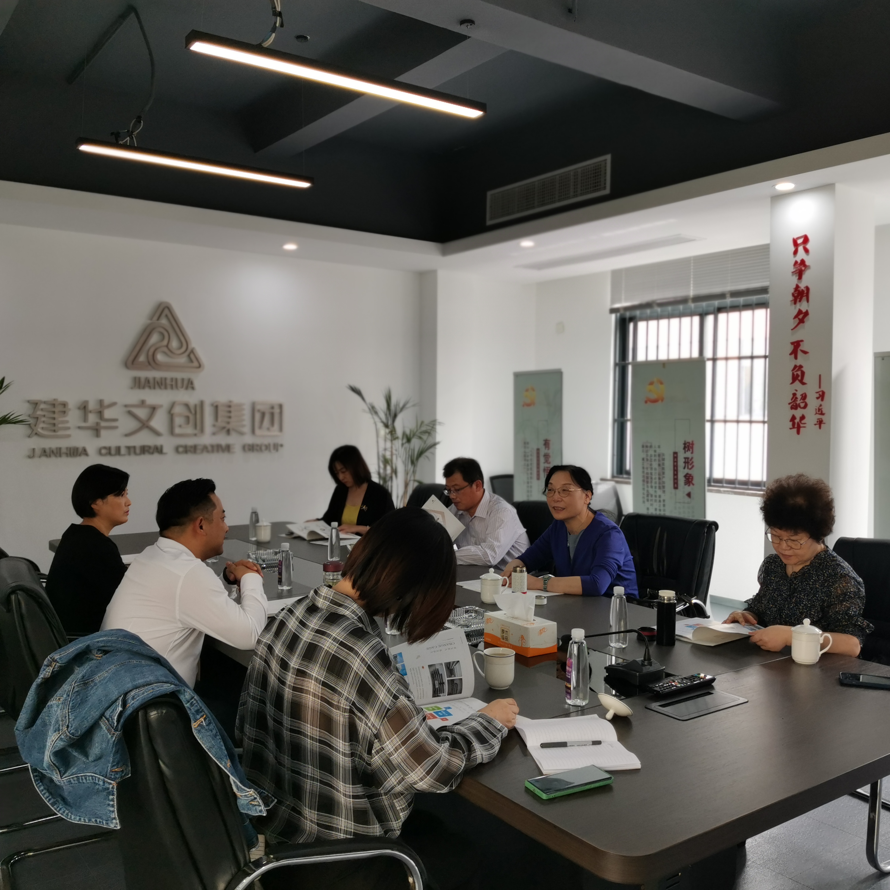 浙江省工商业联合会秘书长陈俊燕一行莅临庐阳耀世娱乐文创园调研