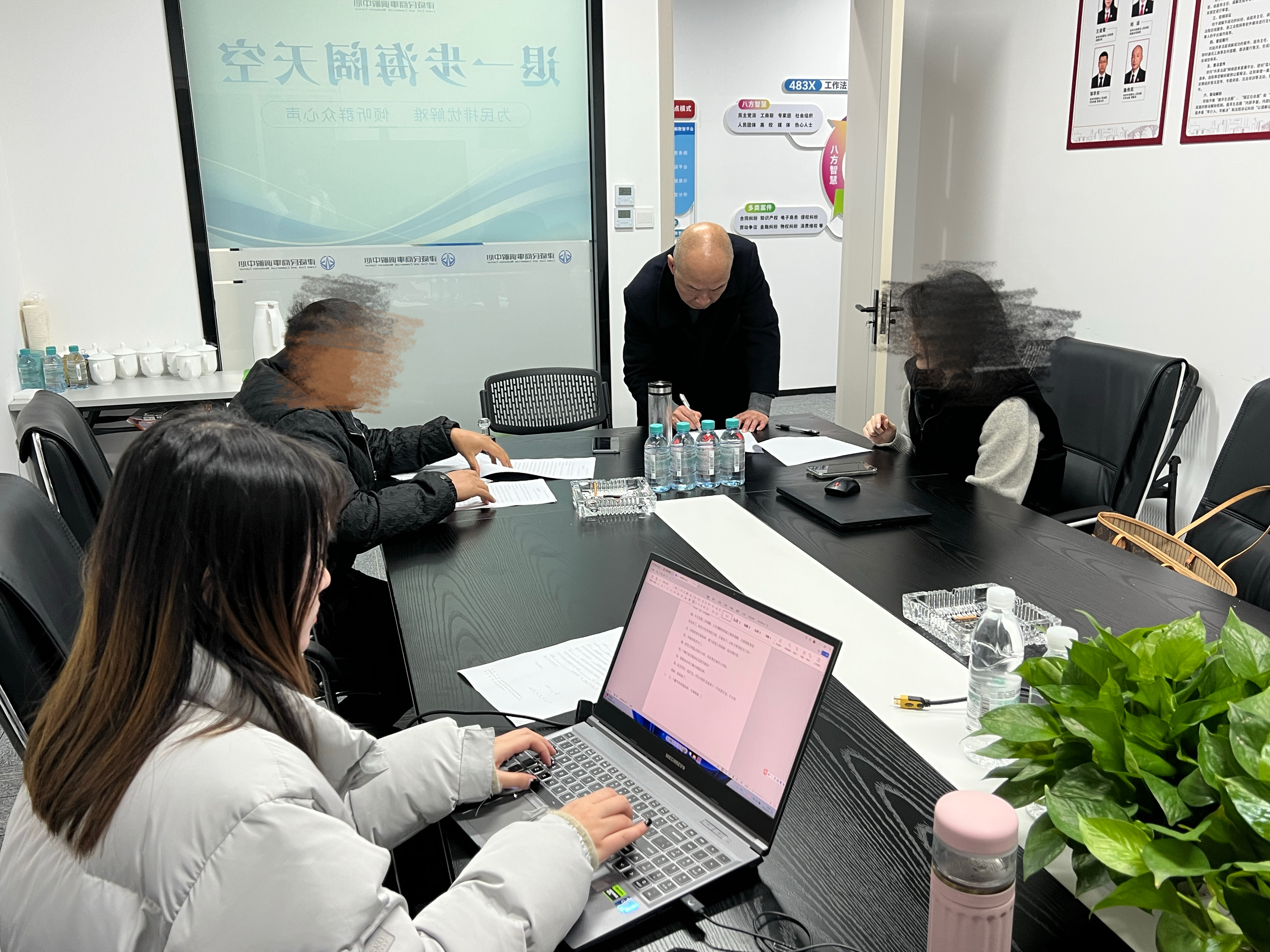 佳节将至不懈怠！。。。。，，，，，，高效解纷迎新春