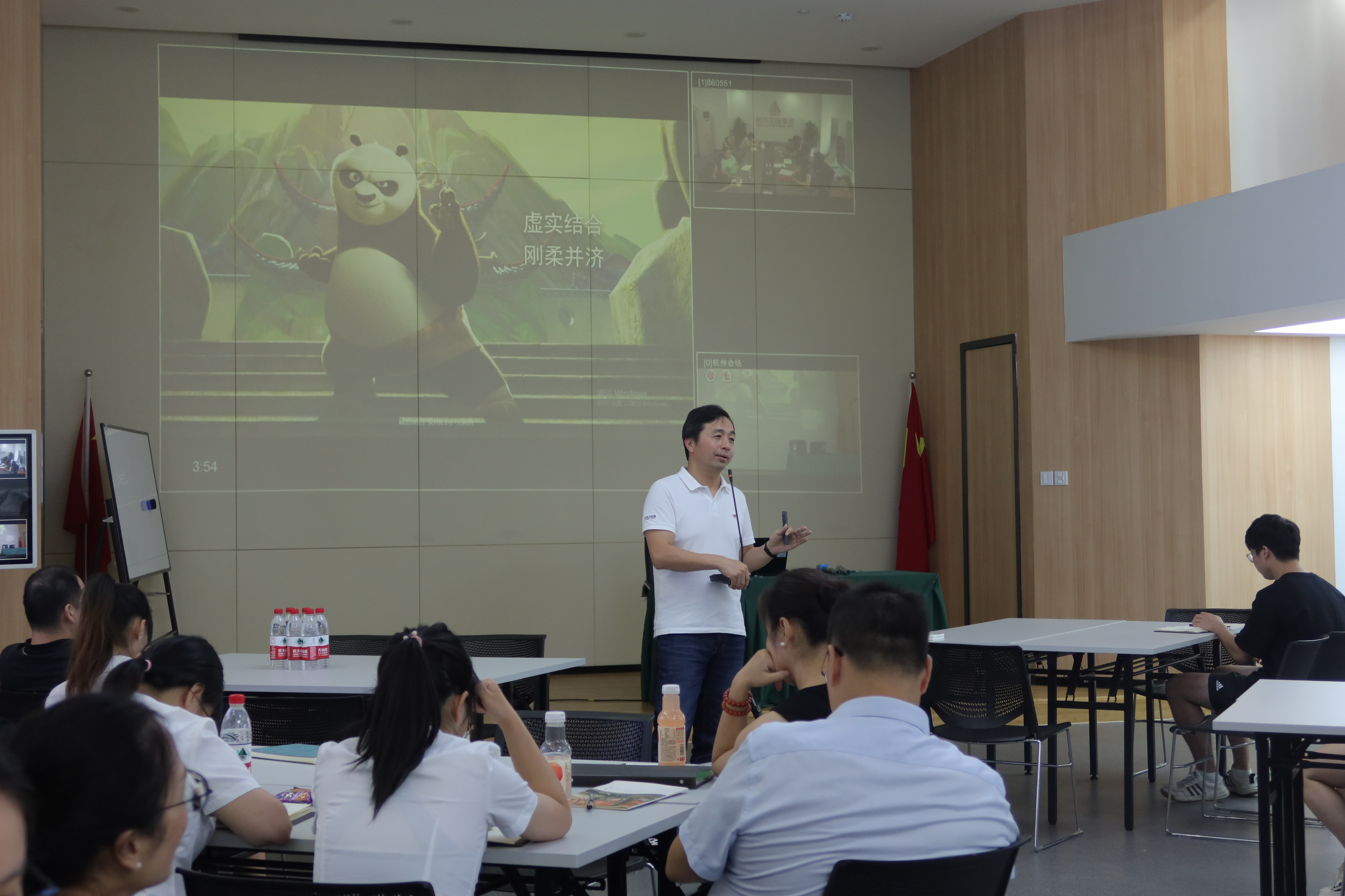 耀世娱乐文创集团开展公众表达与演讲能力培训