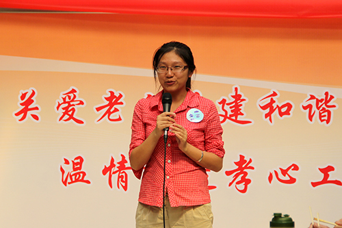 耀世娱乐文创园党支部团委走访慰问七古登社区老人 (7).jpg