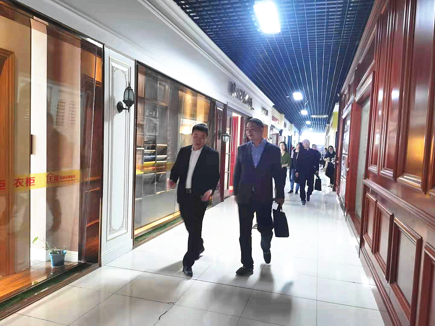 1耀世娱乐市场走访.jpg